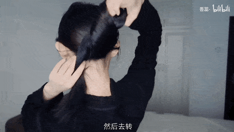 发型|别再披头散发了!这3个发型小技巧显嫩又高级