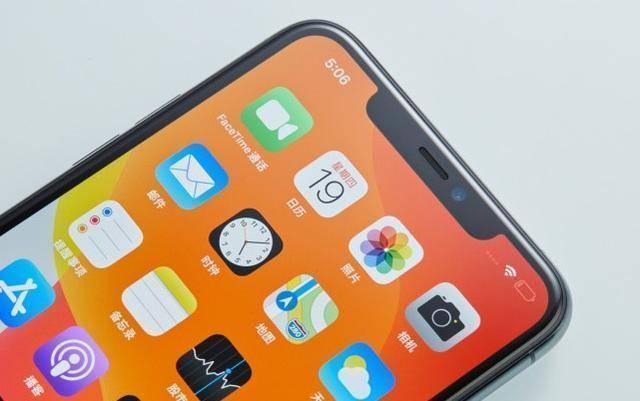 下架|从5499元跌至3899元，苹果新机发布在即，旧款iPhone加速退场下架