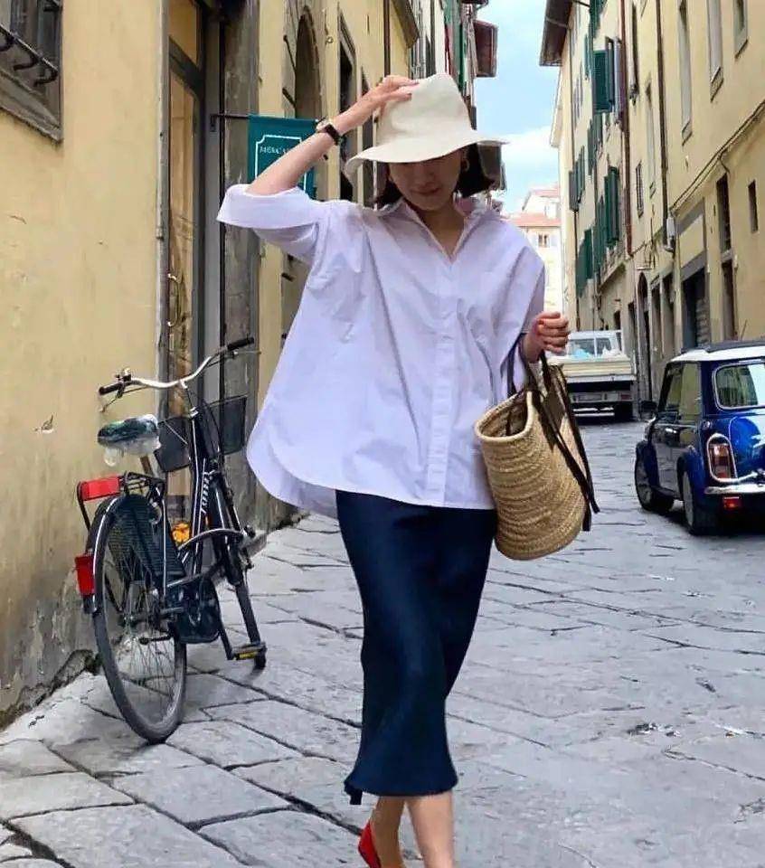 下岗|渣女裙下岗了！2021最流行穿“仙女缎面裙”，好看又高级！