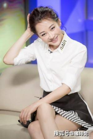 黑色|有一种优雅是许晴的时尚穿搭，展现超越年龄之美