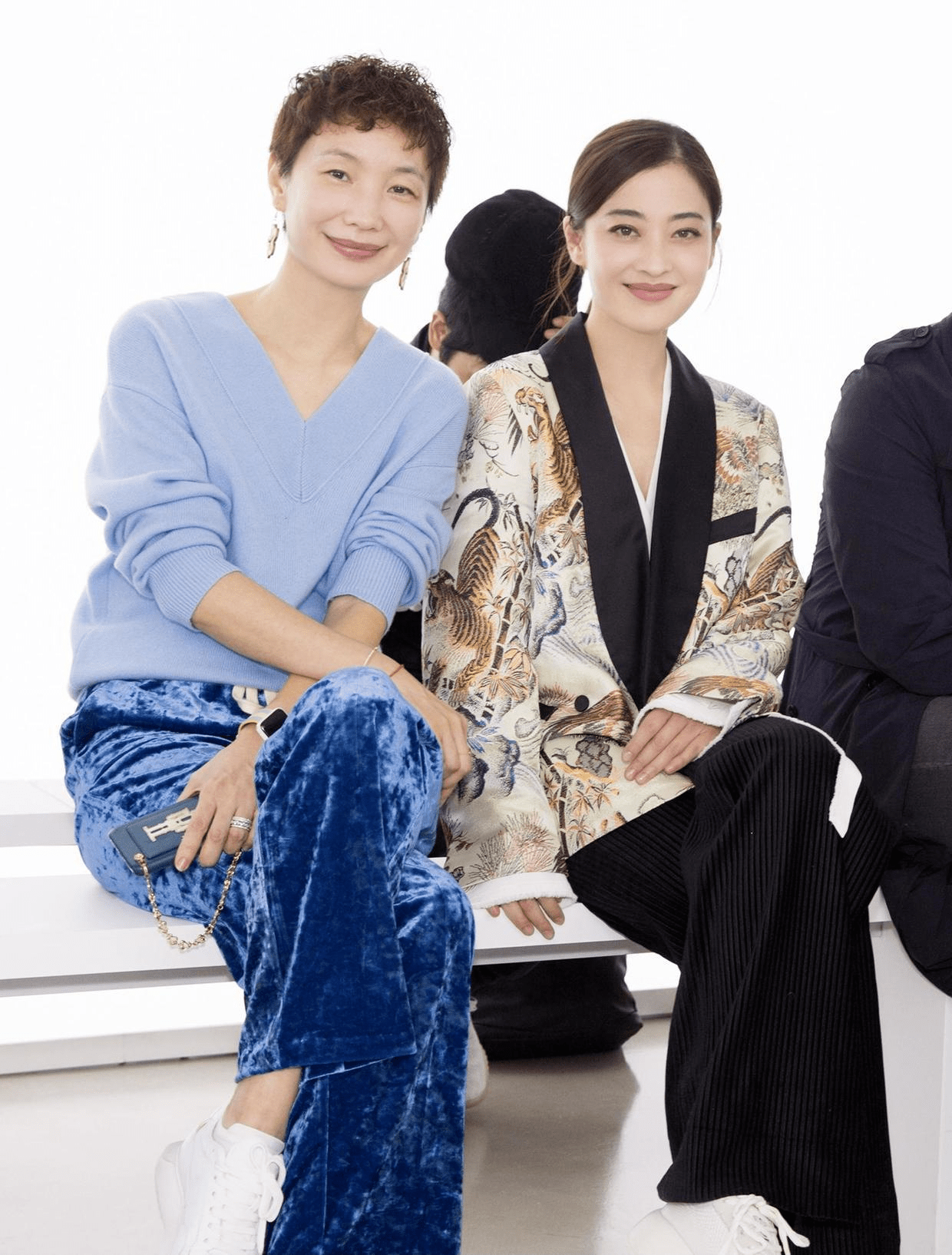 色彩|梅婷越老越“耐看”，穿印花西装配阔腿裤自带高级感，气质惊艳