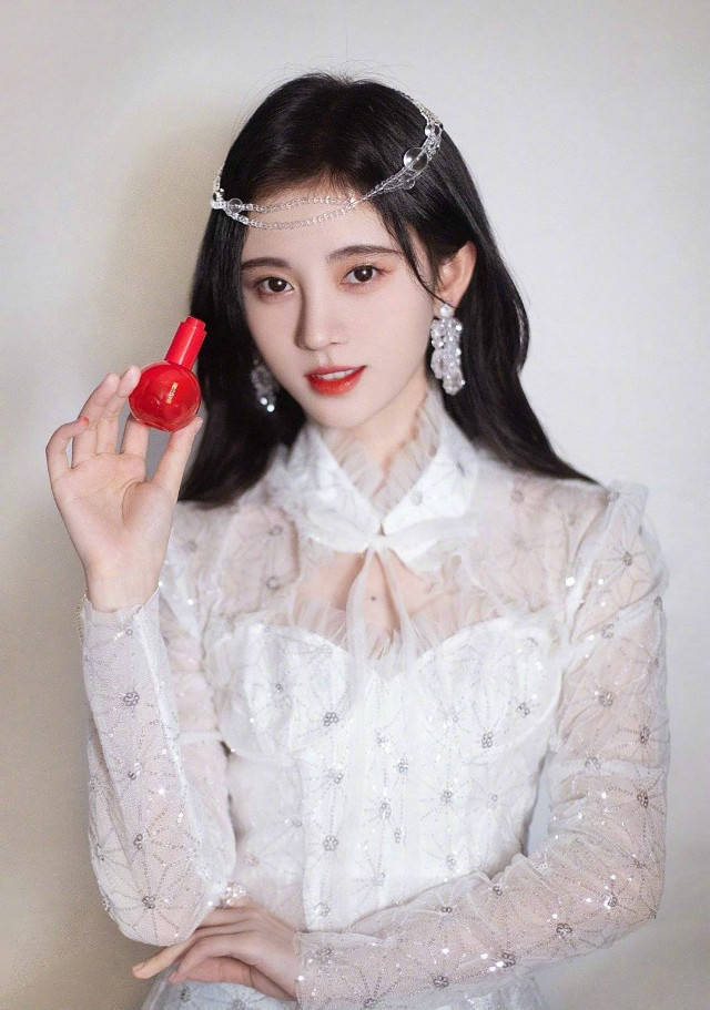 卷发|谁说小个子留长发显矮?这3个“显个”技巧,照着用不显高算我输