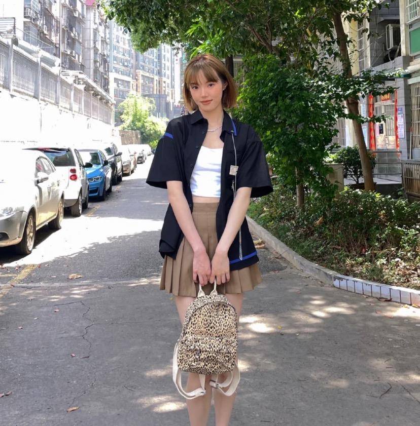 少男少女|烂大街的T恤别再穿了!短袖衬衫才是夏日时髦的好法宝,又甜又酷