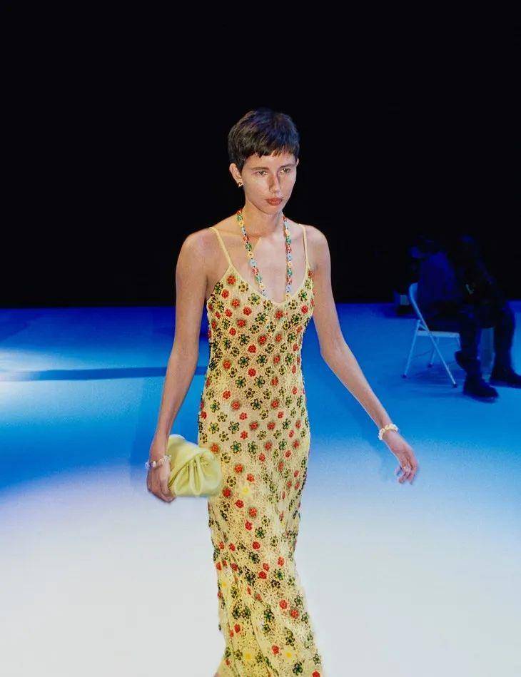 什么|下周穿什么｜刘雯的背心，我穿也能这么好看？