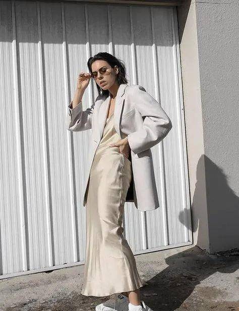 下岗|渣女裙下岗了！2021最流行穿“仙女缎面裙”，好看又高级！