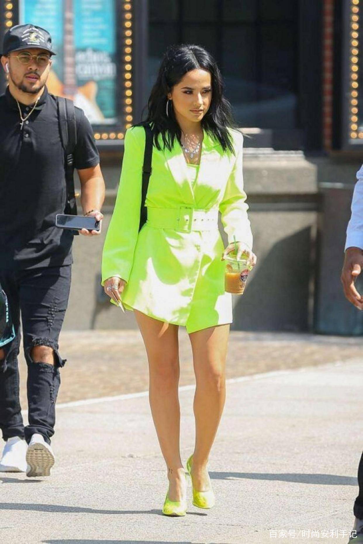 颜色|真正“高级”的女人，春夏从来不会碰这4种“衣服”，土气又廉价