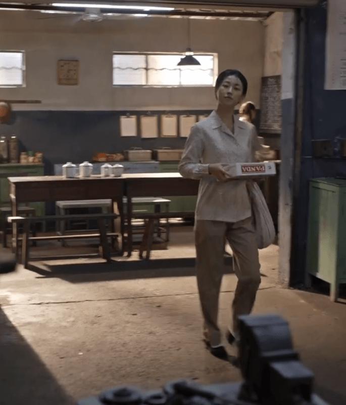 饰品|朱珠还在孕期，新剧《乔家的儿女》又上线，穿年代装原来也这么美