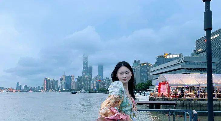 宫廷中|下周穿什么｜一起穿X型裙才是好姐妹！