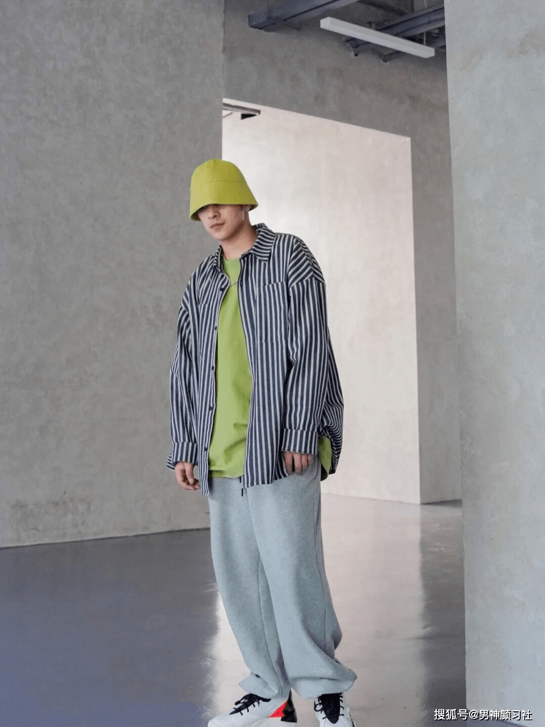 蓝色|范丞丞教你把天空和大海穿在身上!“克莱因蓝”,你的显白神装