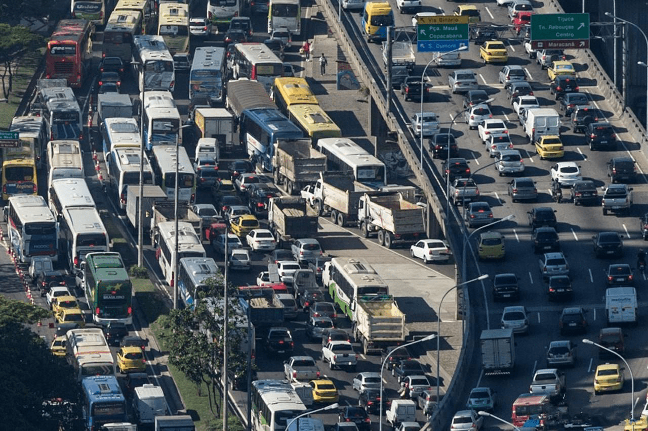 原创假期出门看堵车了吗为啥公路越修越多堵车却还是这么严重