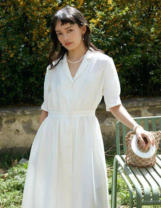 视觉|今夏“裙子＋运动鞋”这样穿，好看死了！