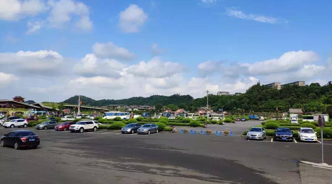 除此之外在景区伏虎寺,五显岗,万年寺 也有停车场提供给自驾游客 #2