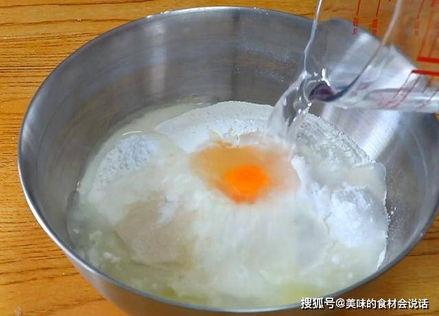 做法|冷冻油条生胚：家庭配方也能成功，早餐只要5分钟，个个酥脆松软
