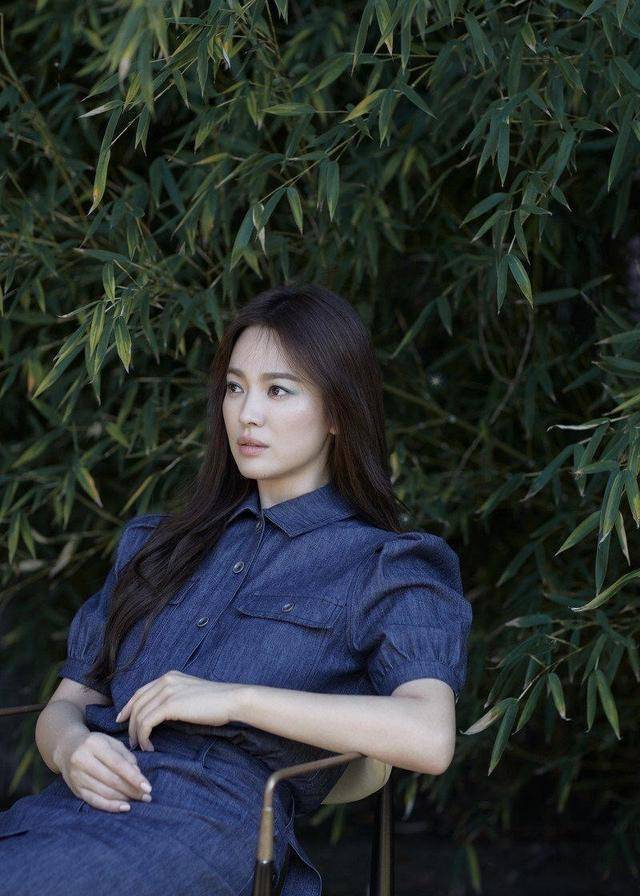 小个子|39岁宋慧乔好年轻，穿牛仔裙青春有活力，离婚后依然少女感十足