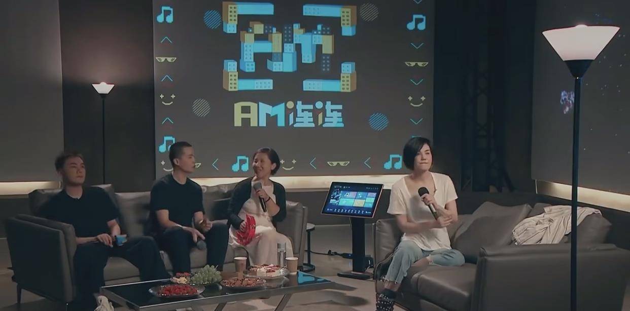 合唱|王菲马云合唱真风光,穿T恤染金发好洋气,硬把马云衬成土味老爸