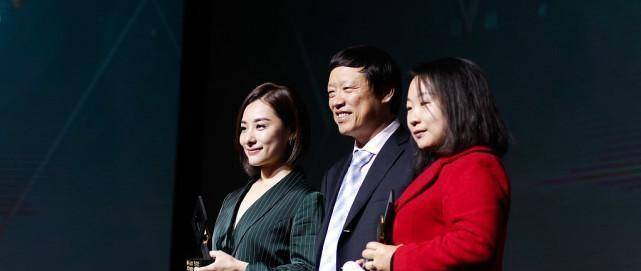 刘璇|刘璇不愧是昔日的体操冠军，气韵太好了，穿“睡衣西装”也有气场