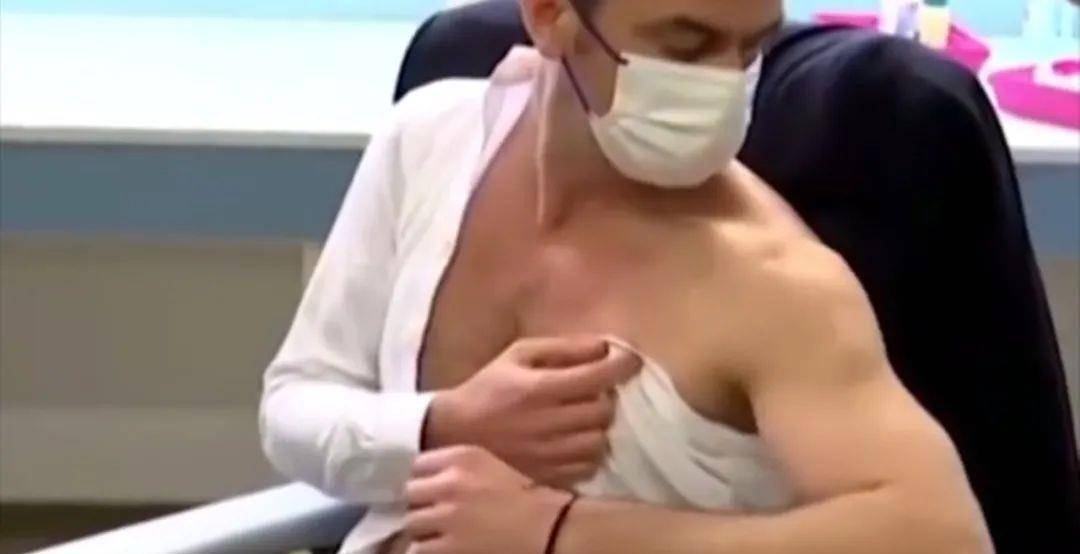 疫苗|肌肉男卫生部长接种疫苗，因外形意外走红，网友：气质真的很好！