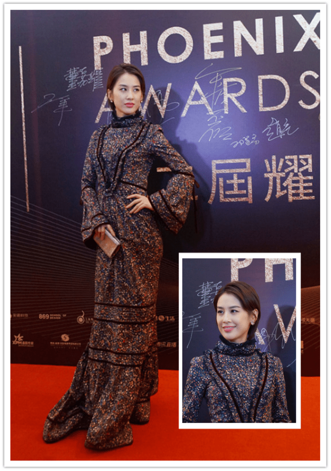 "|女明星的私服也不都"惊艳",黄圣依穿花衫配牛仔裤,感觉挺普通