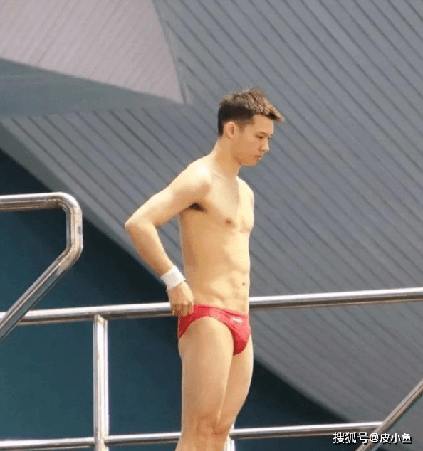 陈艾森让网友不淡定了,原来奥运冠军小时候也怕水?