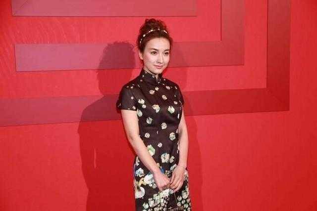 原创吴昕的品味一发不可收拾,穿黑色旗袍高雅精致,古典温婉太有气质