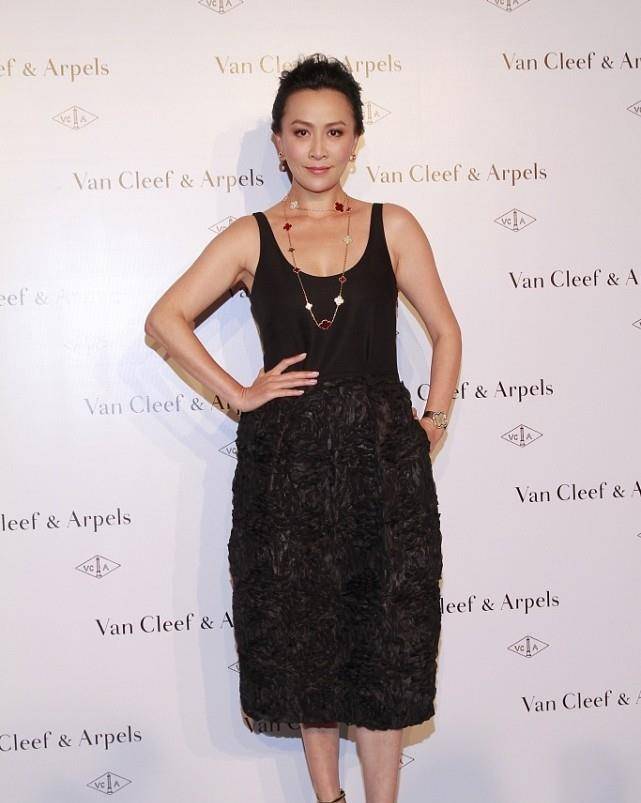 女生|刘嘉玲的造型真让人意外，上身像“老汉背心”，好在气质能hold住