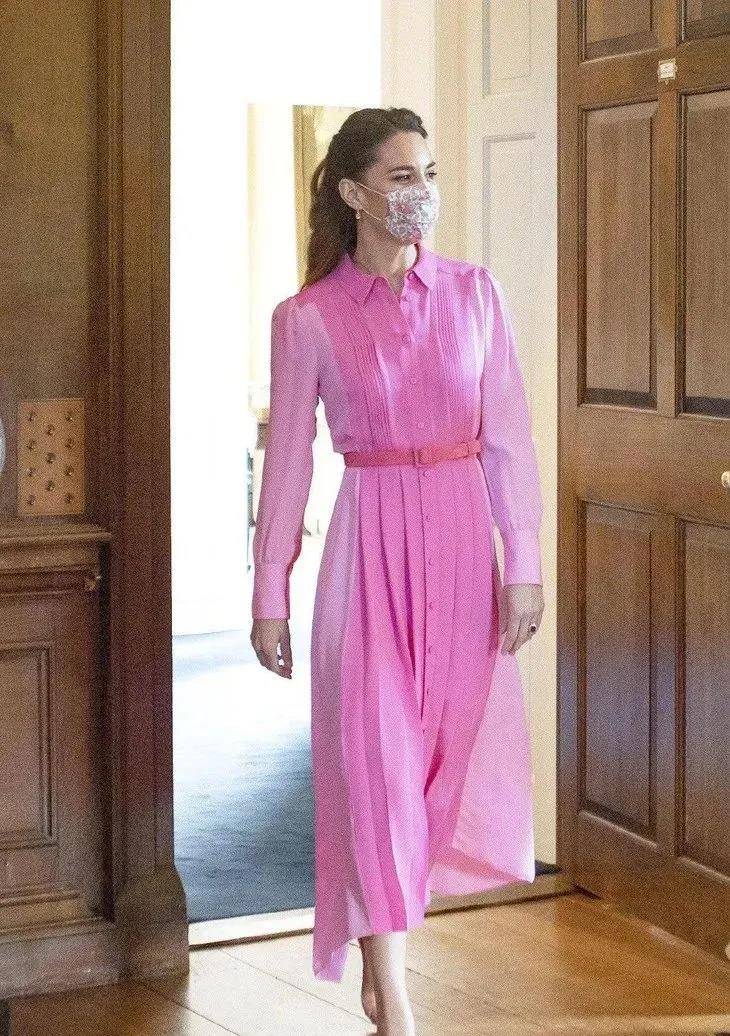 饱和度|凯特王妃“放大招”,连穿温柔粉赢好感,配小白鞋就美成C位