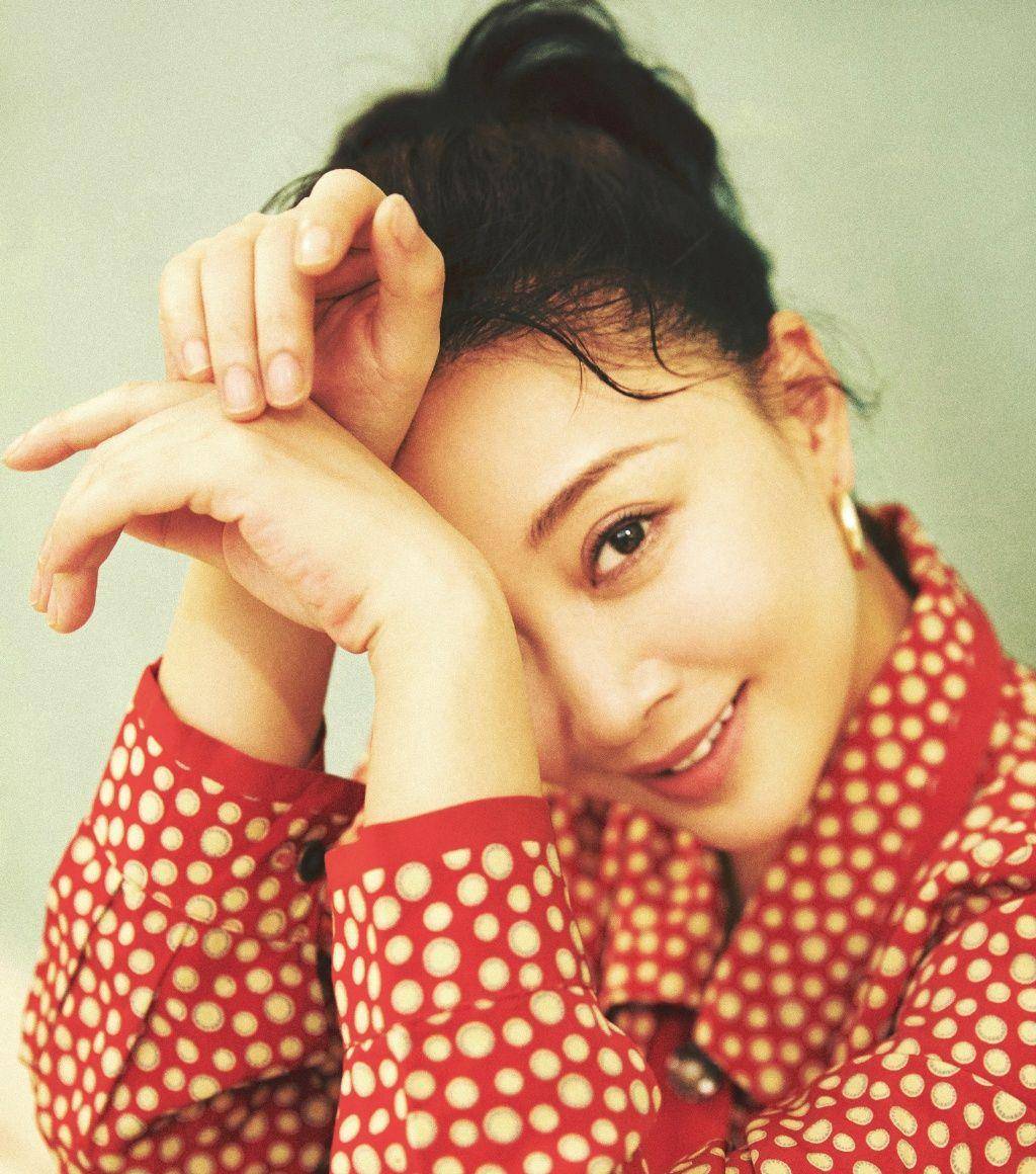 美得|殷桃的颜值真百变,复古造型美得像画中人,摩登又清纯