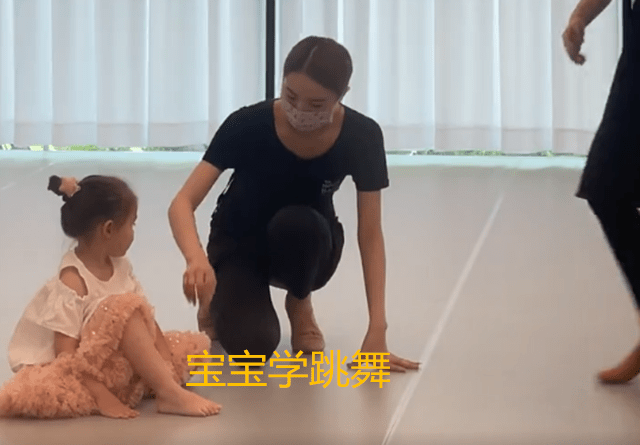 叶海洋|不结婚就生娃的叶海洋，二胎再怀女宝，她的母爱值得赞扬吗？