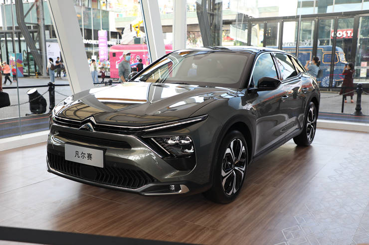 而东风雪铁龙 凡尔赛c5x作为一款全球化车型,外观高度还原了概念车的