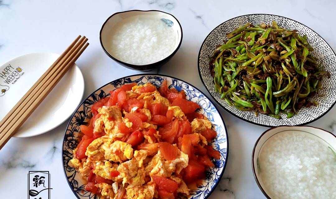 西红柿炒鸡蛋|开学第一餐，尽心为孩子做的早餐，孩子喜欢，吃着饱足，对肠胃好