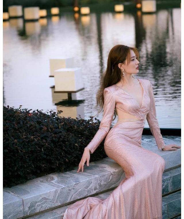 身材|徐璐瘦成“纸片人”，胳膊还没“竹竿”粗，但穿礼服是真的美