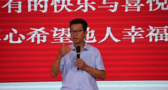 辽宁省华侨历史学会顾问,大连太阳谷华夏学校校长李显峰专为企业家们