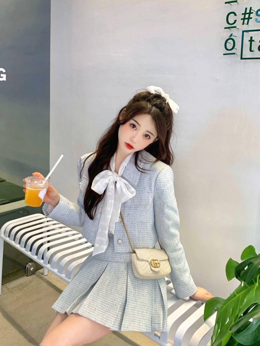 套装|秋天一定要穿一次“小香风套装”，高级不说还显白，美进骨子里