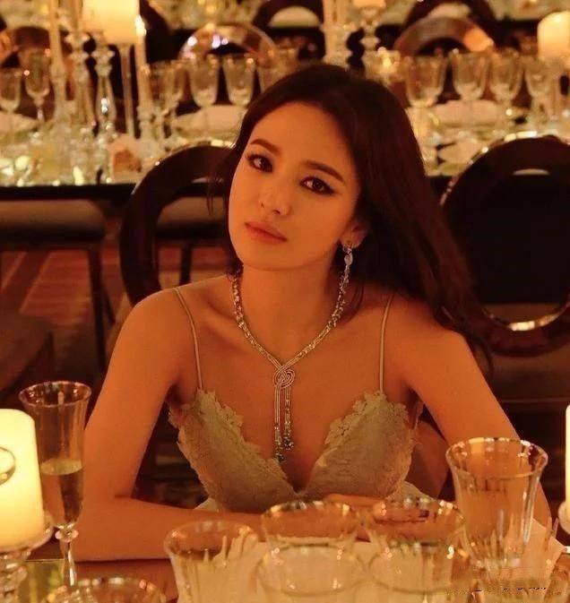 显得|宋慧乔是骨子里的美,化妆后真的美爆了,生图都美艳绝伦!