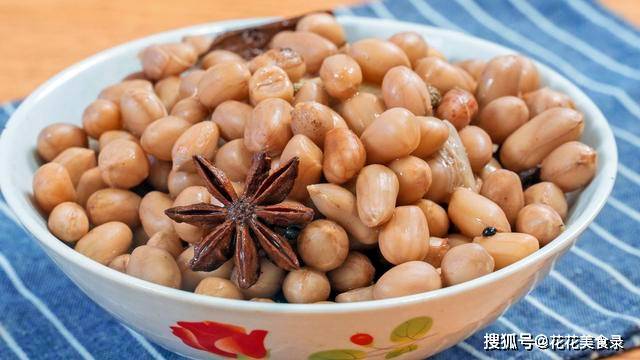 水煮花生米 很多人第一步就错了 学会这2个小妙招 脆爽又入味 泡上