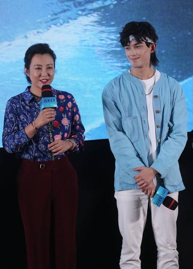 郝蕾|郝蕾到了演“妈妈”的年纪，但却依旧宝刀未老，好气质能穿出来