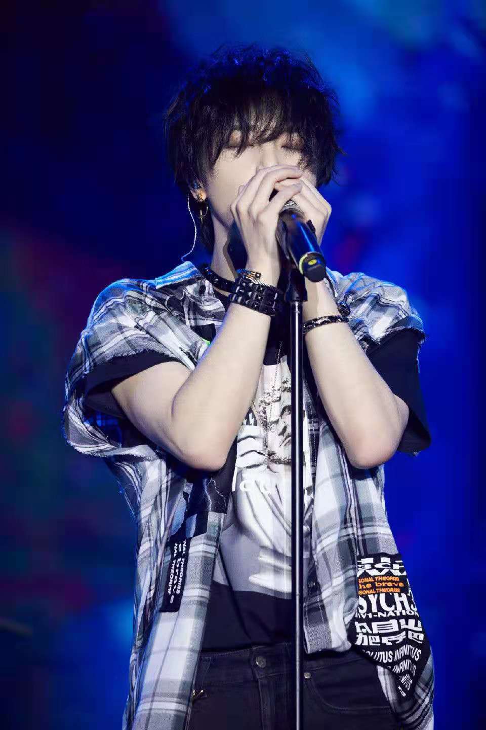 新世界|歌王华晨宇：不忘初心，做最真实的自己