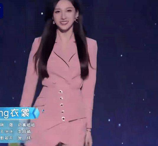 李思思|央视还藏着多少美女？马凡舒超模身材女团脸，穿西装裙不输李思思
