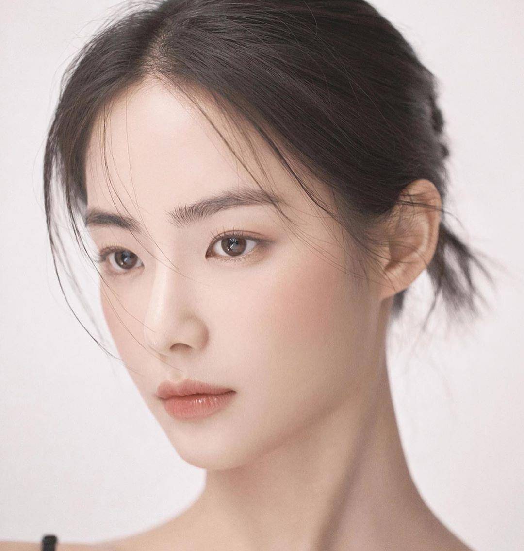 脸部|五官不够立体的女生，脸部这3处要“干净”，不然很显土气