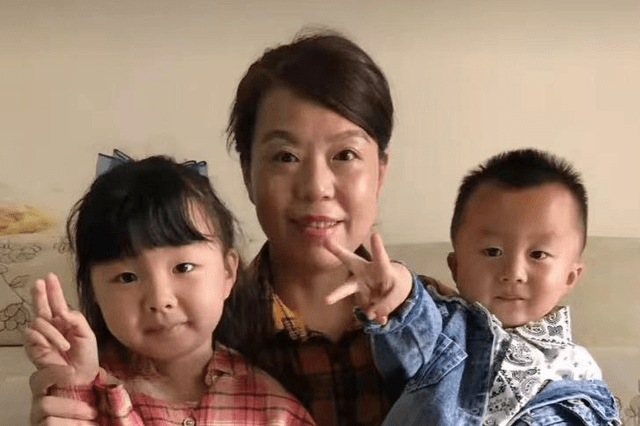 悦悦和许敏相聚姚师兵贴心准备小零食场面温馨笑容停不下来