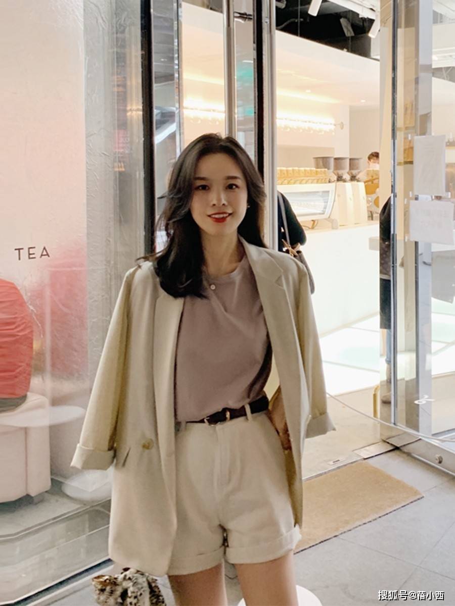 颜色|真正会穿有品味的女人，入秋第1件外套首选“西装”，洋气又高级