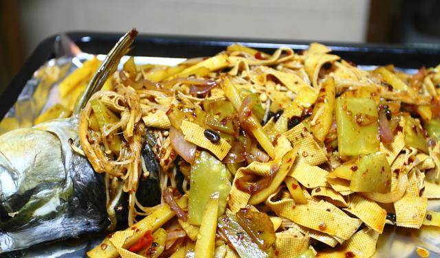 花椒|风靡大街小巷的烤鱼，在家只需几种简单食材轻搞定，全家赞不绝口