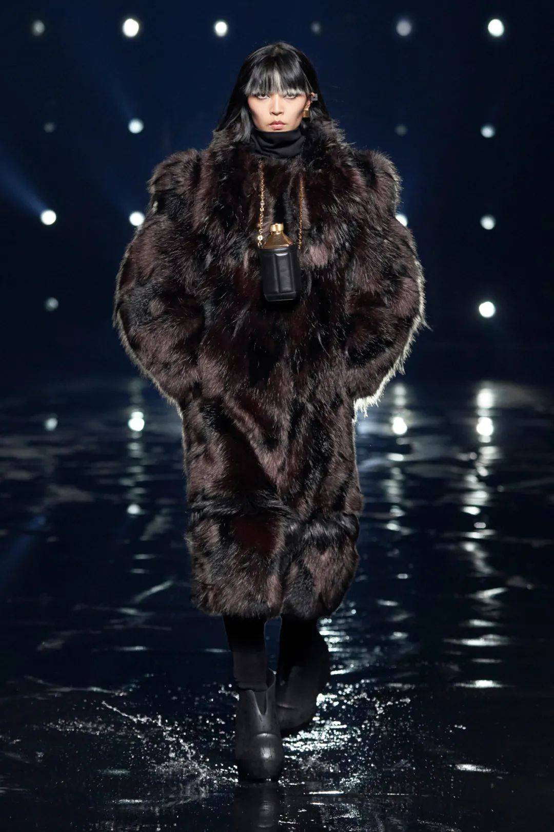 黑色|纯黑世界：Givenchy2021秋冬