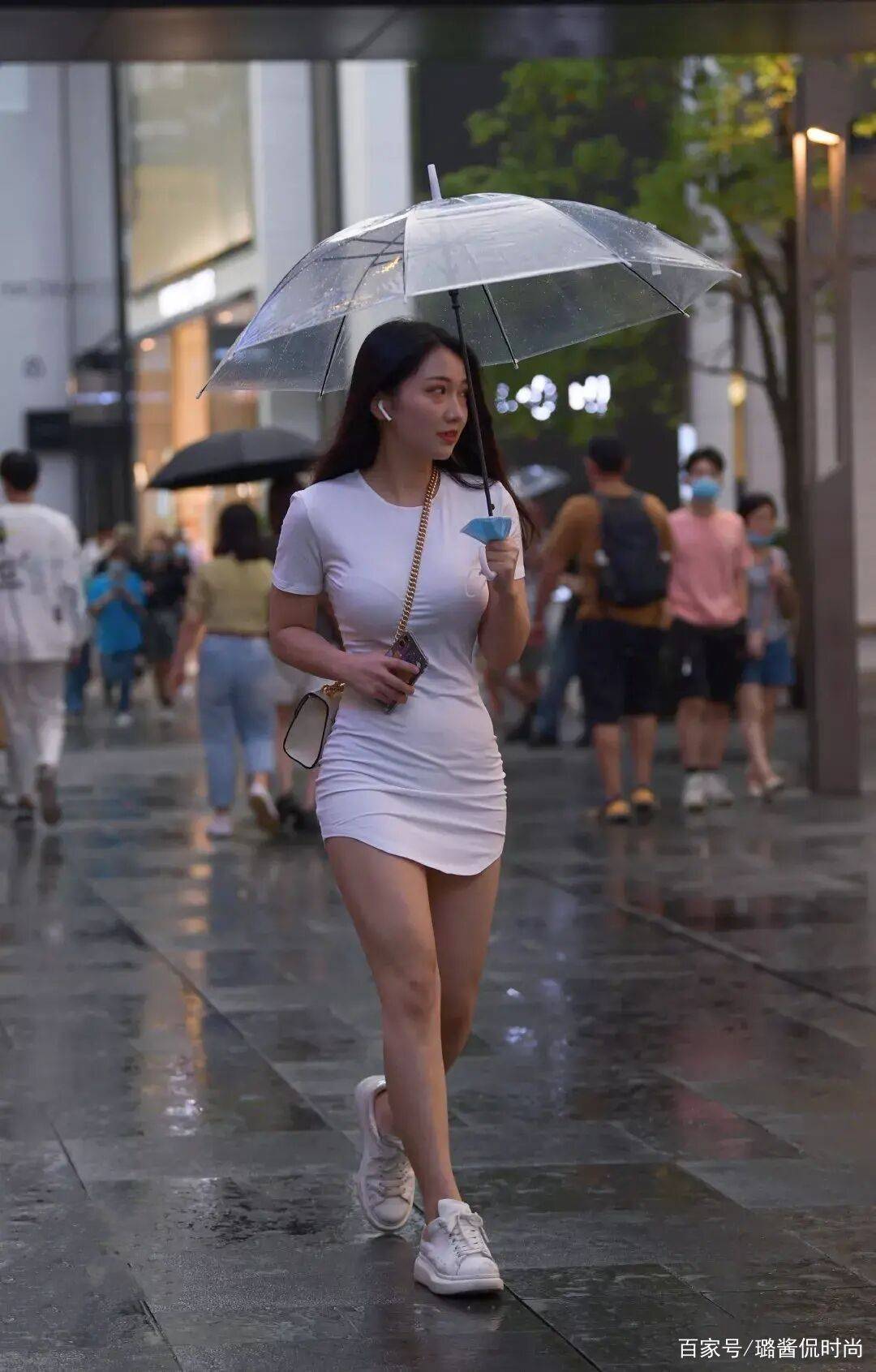 高跟鞋|高跟鞋不一定适配连衣裙，有了这“3款”鞋子，时髦优雅不用愁
