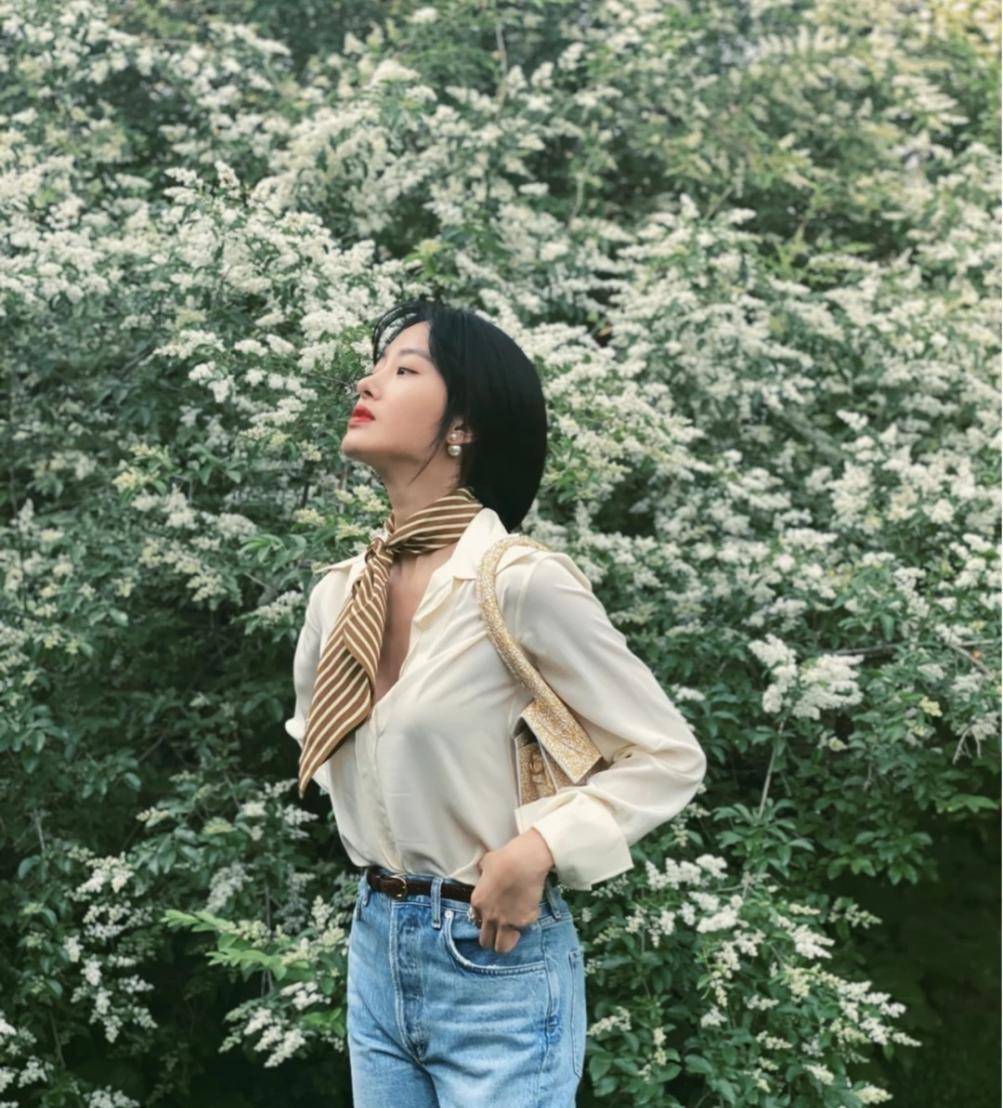 兰迪|没必要每个人都追求冷白皮，学习杨采钰这样穿，黄皮女生照样惊艳