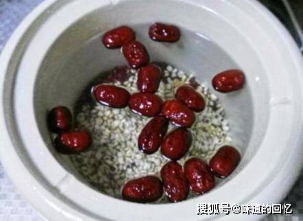 电饭煲|红枣被称为“天然维生素丸”，搭配红豆不仅口感好，而且补血养颜