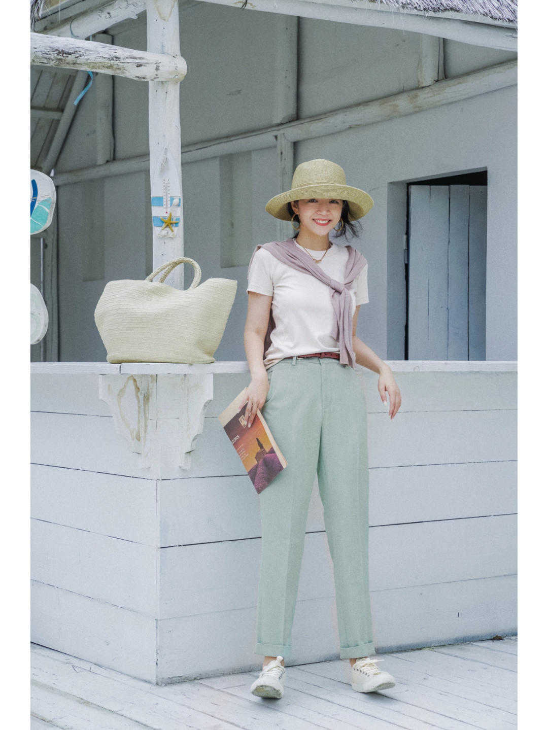 显得|秋季胖女孩怎么穿？卡其色风衣搭配牛仔裤高级优雅，显高还显瘦