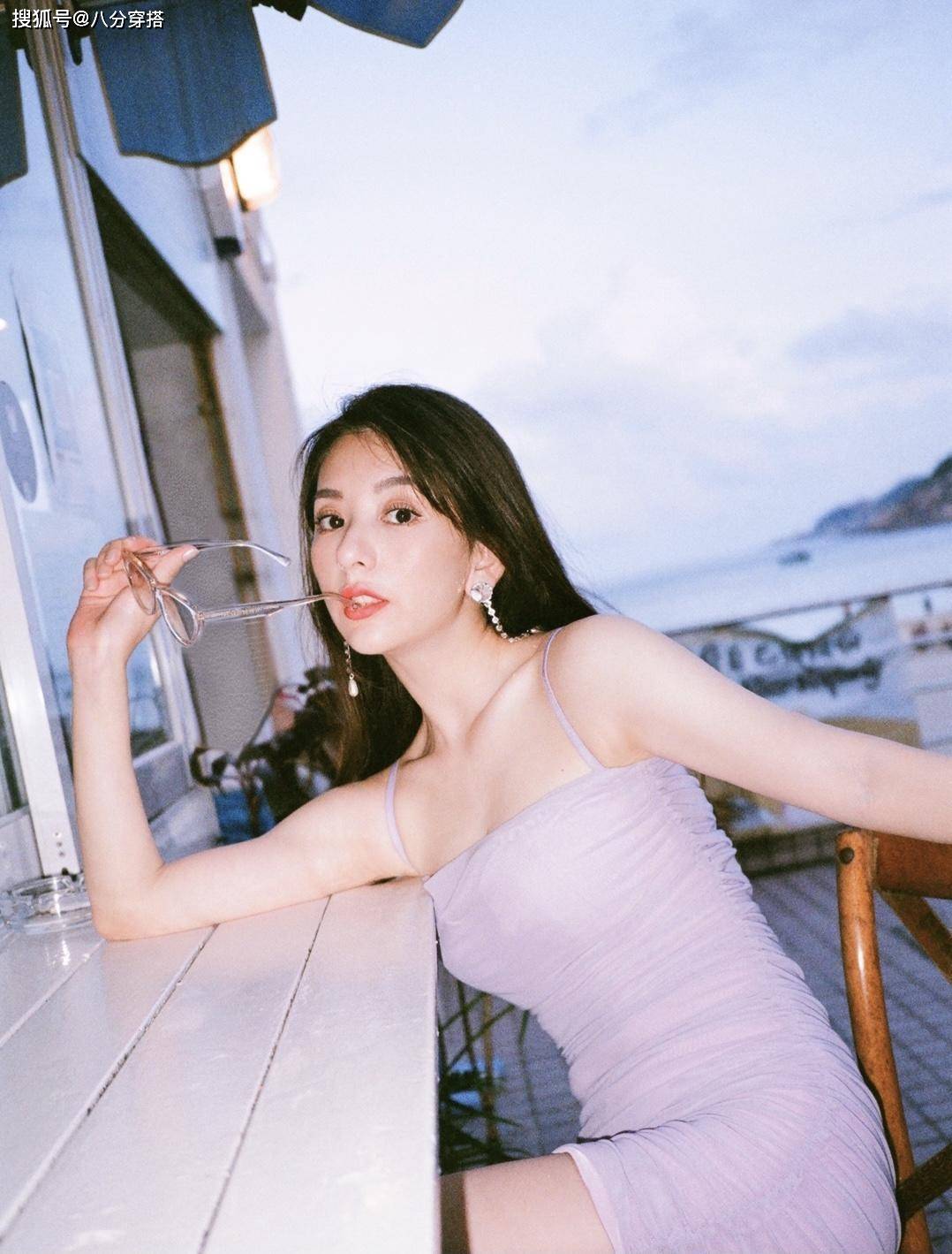 looks|方媛真有“名媛范”,白T恤配修身牛仔裤清新减龄,气质高贵