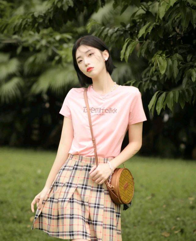 服装|秋季穿搭可以做减法，穿搭风格简简单单就好，精致又有魅力