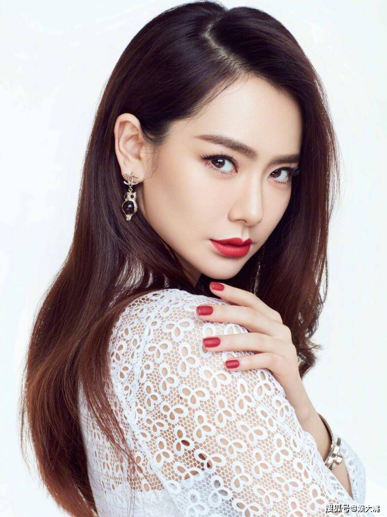 原创想红想疯了戚薇裤子反穿引热议网友时尚就是不好好穿衣服